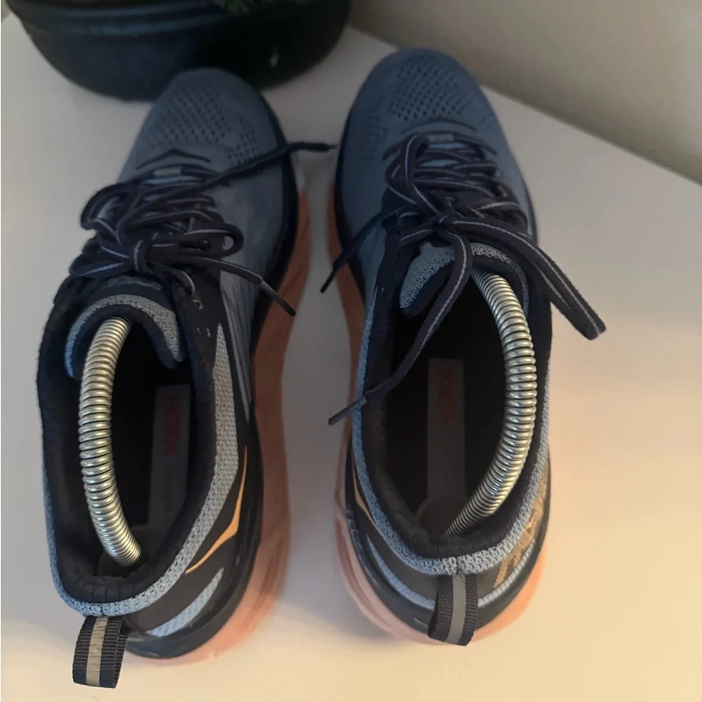 Hoka Blue and Peach Athletic Shoes arahi 3 - Picture 5 of 5